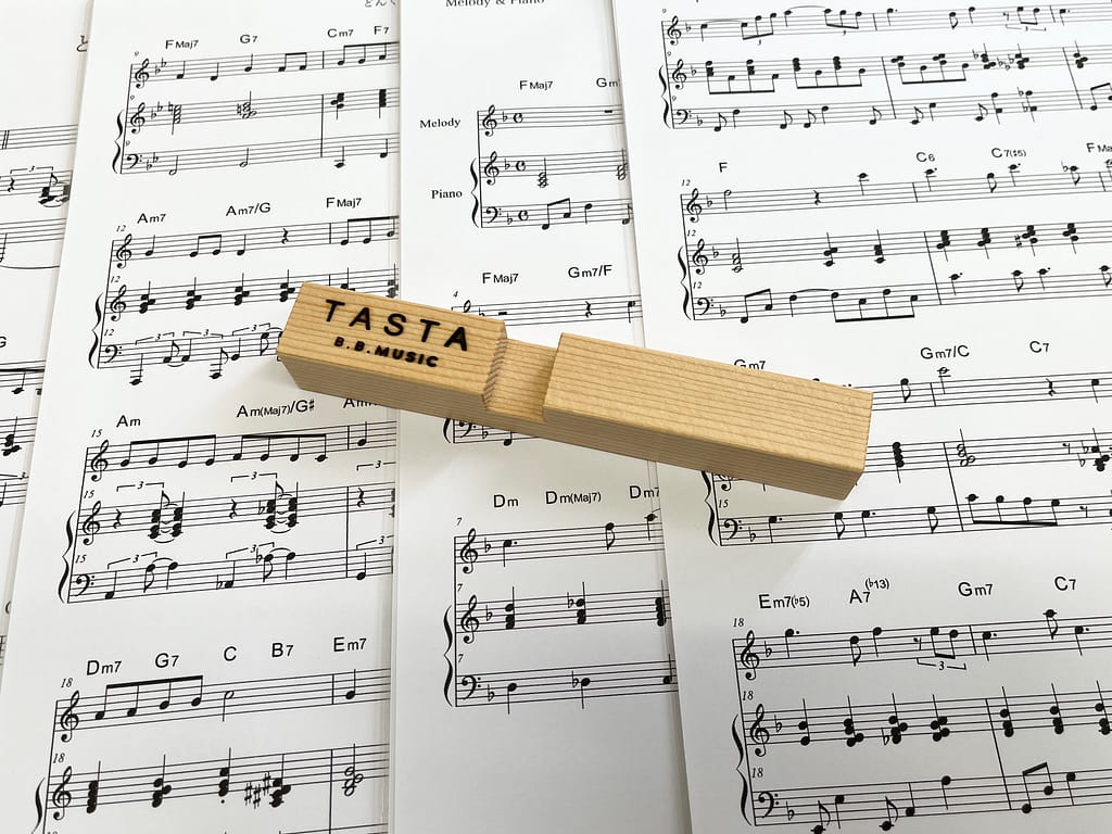 B.B. Music 株式会社 | 木製スマートフォンスタンド「TASTA」8月24日発売のお知らせ B.B. Music 株式会社 | 木製スマートフォンスタンド「TASTA」8月24日発売のお知らせ
