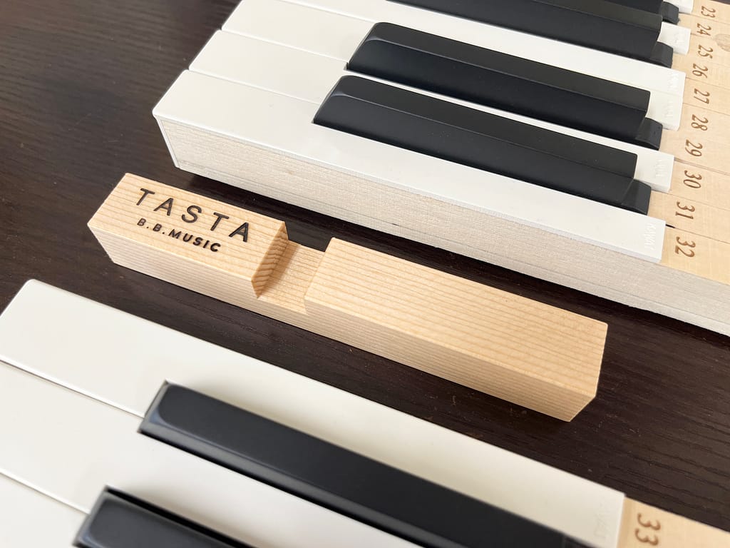B.B. Music 株式会社 | 木製スマートフォンスタンド「TASTA」8月24日発売のお知らせ B.B. Music 株式会社 | 木製スマートフォンスタンド「TASTA」8月24日発売のお知らせ