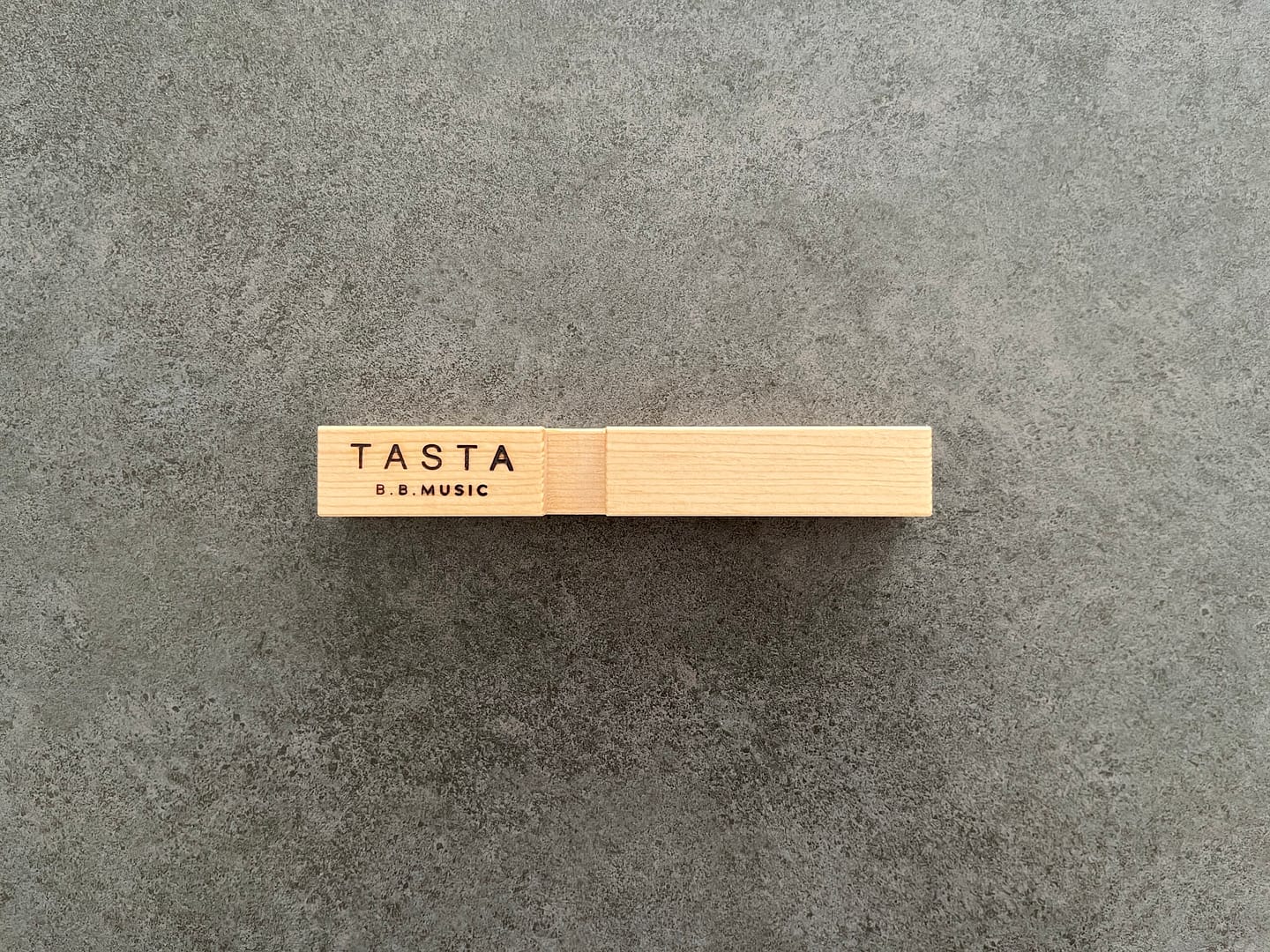B.B. Music 株式会社 | TASTA|鍵盤を持ち歩く木製スマートフォンスタンド B.B. Music 株式会社 | TASTA|鍵盤を持ち歩く木製スマートフォンスタンド